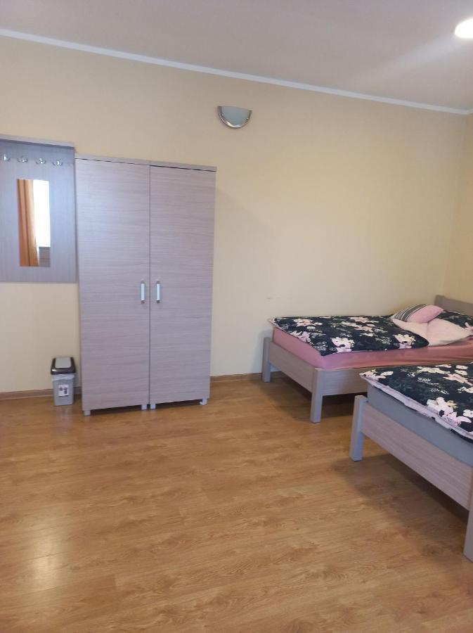 Pod Kogucikiem Aparthotel Krzyzanowice Bagian luar foto